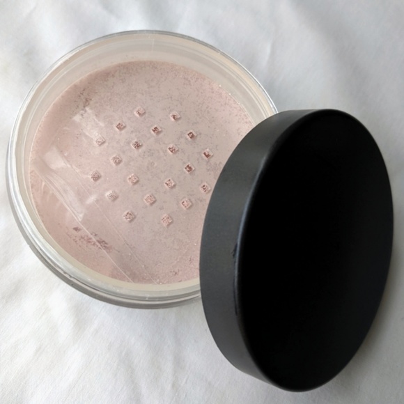 MAC Cosmetics Dolled Up Iridescent Powder - Picture 3 of 5